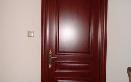 Choosing the Right Door: Solid Wood Composite vs. Solid Wood Particle