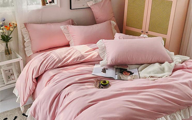 Understanding Bed Sheet Fabrics: A Comparison of Cotton, Polyester, and More