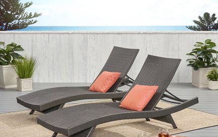 Poolside Perfection – A Natural Wicker Chaise for Ultimate Relaxation