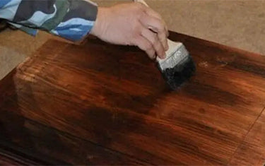 Old Furniture Makeover: Choosing the Perfect Paint for Renovation