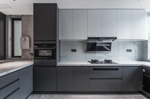 Enhance Your Kitchen: Choosing Cabinet Colors for Black Countertops
